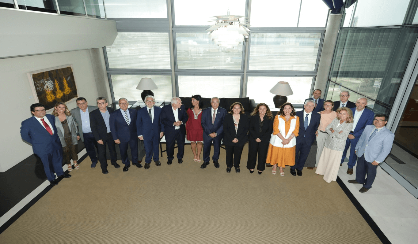 El Plenario institucional de la Zona Franca se reunió bajo la presidencia de la alcaldesa Ada Colau